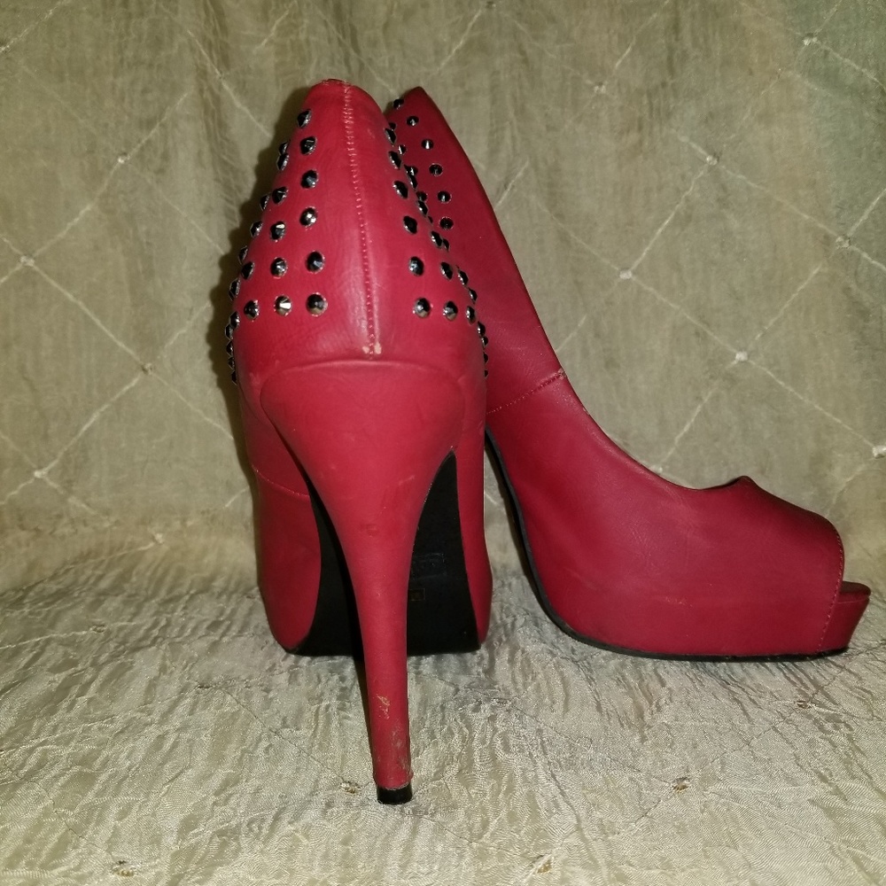 High heels - Picture 2 of 2
